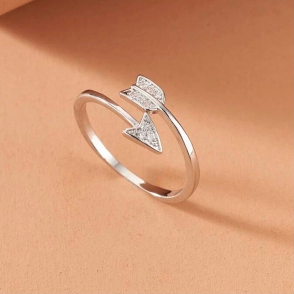 Silver Rhinestone Arrow Ring - Picture 4 of 4
